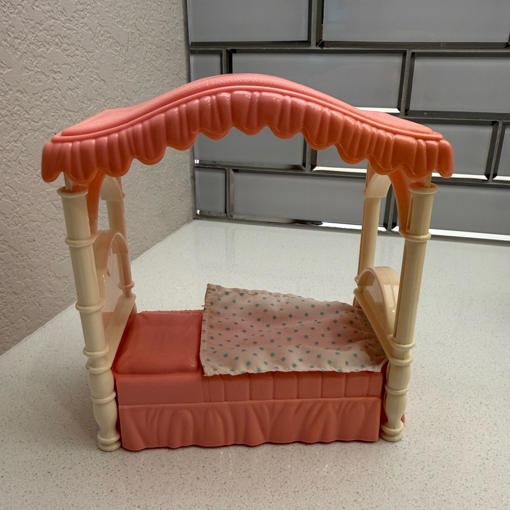 Vintage Playskool Dollhouse Pink Canopy Bed 90s - Picture 4 of 12